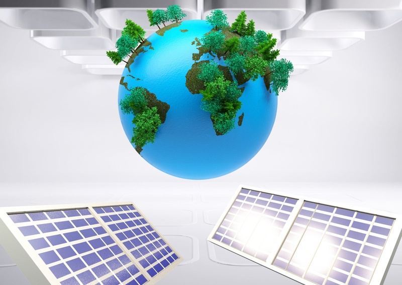 Globe terrestre végétalisé posé au-dessus de panneaux solaires